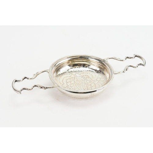 65 - A large 1753 George II London Silver orange Strainer, pierced pattern to base, full English hallmark... 