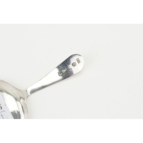 76 - A 1798 Silver George III Georgian Caddy Spoon, Birmingham, marked IT. Weight 7.6g.