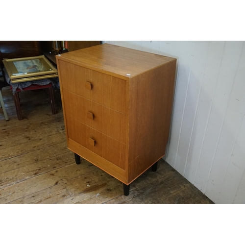 539 - A 1950s design Chest of Three Graduated Drawers. Measuring: 61cms across x 45cms deep x 87cms high.