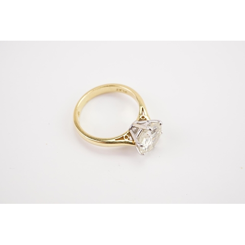 175 - A Lovely 2.9ct Diamond Solitaire Engagement Ring. The Stone is mounted in an 18ct yellow Gold Ring. ... 