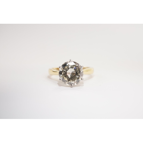 175 - A Lovely 2.9ct Diamond Solitaire Engagement Ring. The Stone is mounted in an 18ct yellow Gold Ring. ... 