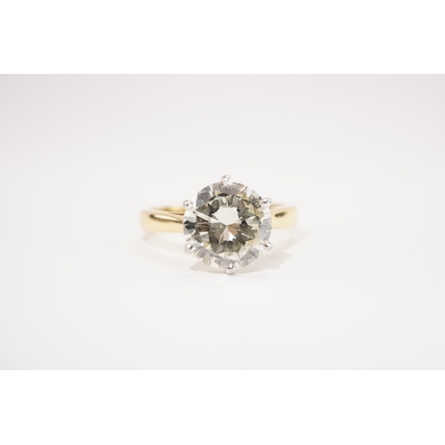 175 - A Lovely 2.9ct Diamond Solitaire Engagement Ring. The Stone is mounted in an 18ct yellow Gold Ring. ... 