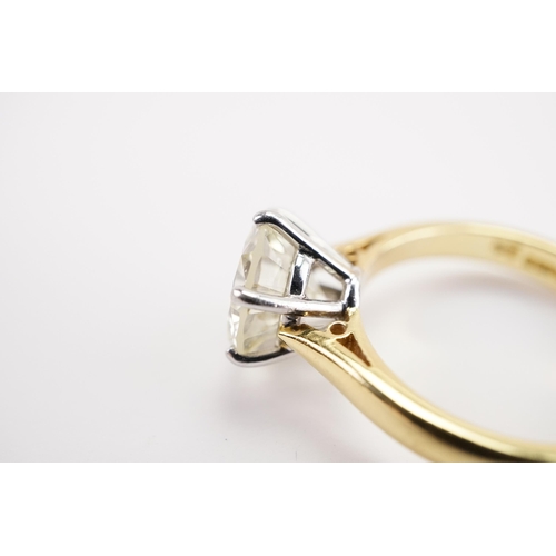 175 - A Lovely 2.9ct Diamond Solitaire Engagement Ring. The Stone is mounted in an 18ct yellow Gold Ring. ... 