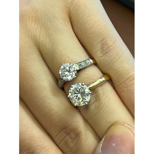 175 - A Lovely 2.9ct Diamond Solitaire Engagement Ring. The Stone is mounted in an 18ct yellow Gold Ring. ... 