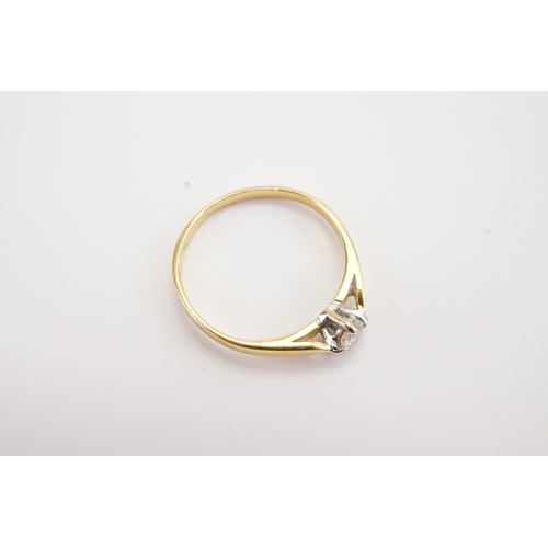 98 - An 18ct Gold Single Diamond Ring. Size 0.1ct. Weight 1.4g. Size J.