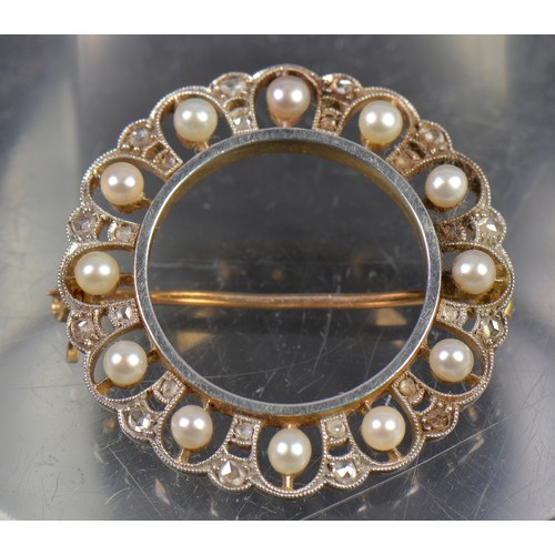 125 - An 18ct Gold Diamond & Pearl Circular Brooch with a Platinum Face. Weighing: 5.1 grams.