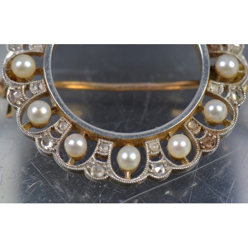 125 - An 18ct Gold Diamond & Pearl Circular Brooch with a Platinum Face. Weighing: 5.1 grams.