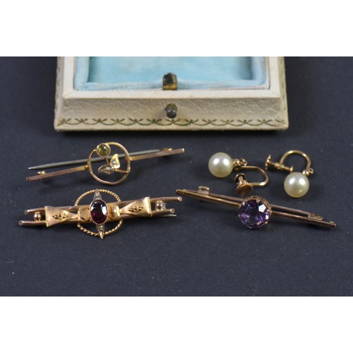 127 - A Amethyst Bar Brooch, a Victorian Bar Brooch, Two Pearl Earrings & a Olivine set Brooch. Weighing: ... 