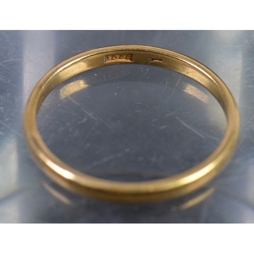 134 - A Gentleman's 22ct Gold Wedding Ring. Weighing: 3.4 grams. Size: W.