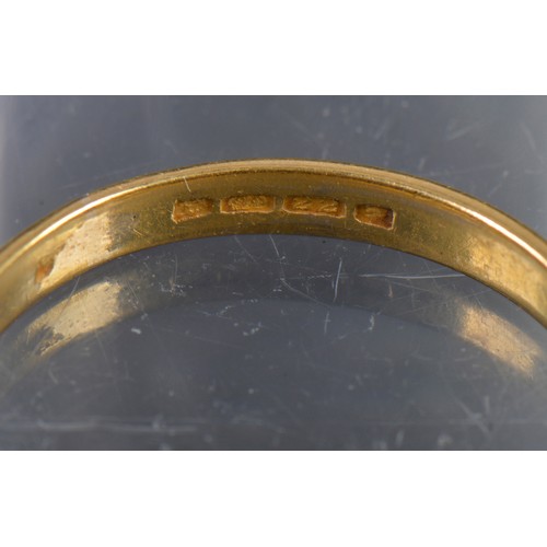 135 - A Gentleman's 22ct Gold Wedding Ring. Weighing: 4.2 grams. Size: W.