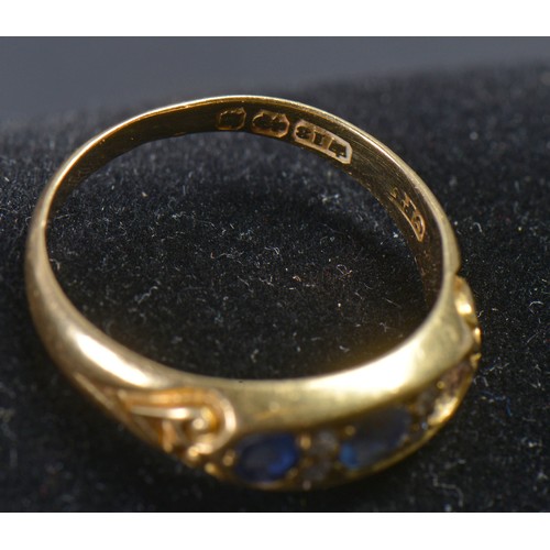 152 - An 18ct Gold Ring set with Sapphires & Diamond Chips. Weighing: 3.7 grams. Size: P/Q.