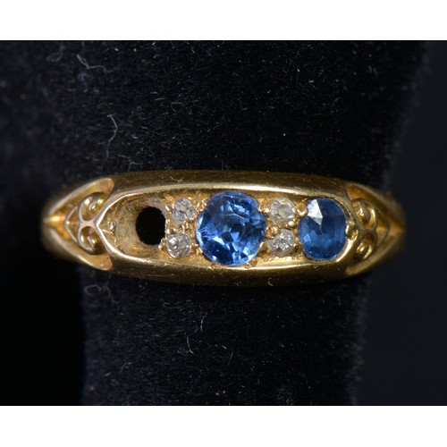 152 - An 18ct Gold Ring set with Sapphires & Diamond Chips. Weighing: 3.7 grams. Size: P/Q.