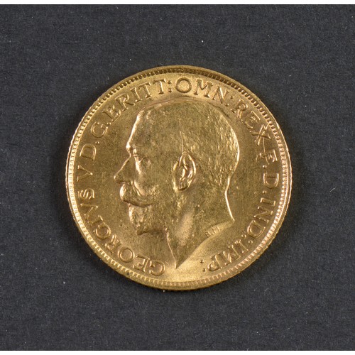 240 - A 1913 Gold Sovereign. Weighing: 8.1 grams.