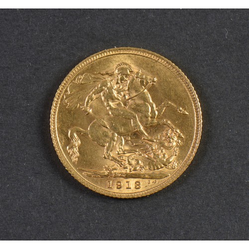 240 - A 1913 Gold Sovereign. Weighing: 8.1 grams.