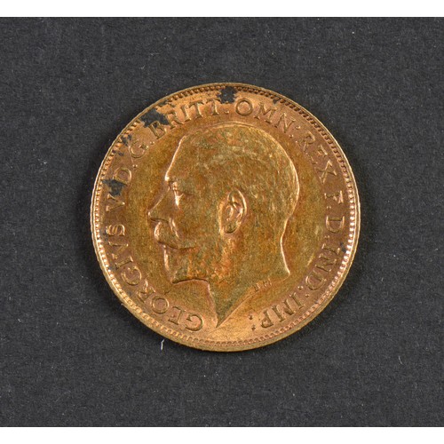 241 - A 1914 Gold Half Sovereign. Weighing: 3.9 grams.