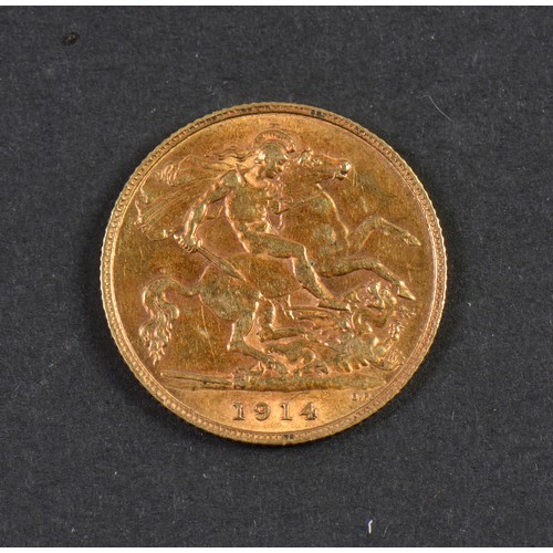 241 - A 1914 Gold Half Sovereign. Weighing: 3.9 grams.