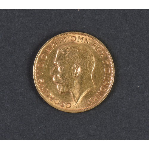 242 - A 1912 Gold Sovereign. Weighing: 8.1 grams.