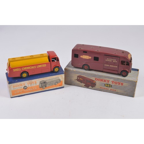 914 - Two Original 1950s Dinky models to include No: 981/581 