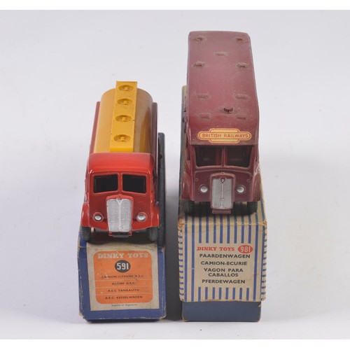 914 - Two Original 1950s Dinky models to include No: 981/581 