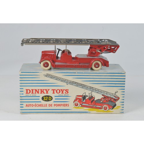 927 - An Original 1950s French Dinky No: 32D 