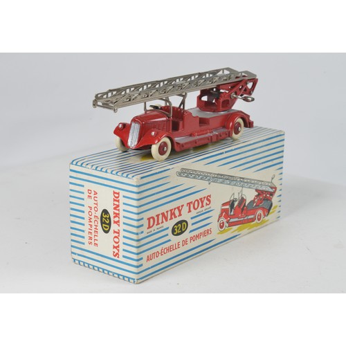 927 - An Original 1950s French Dinky No: 32D 