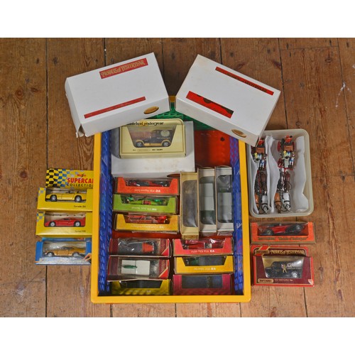 999 - A Collection of 18 x Boxed Matchbox models of Yesteryear along two unboxed Horse Drawn Yesteryear Co... 