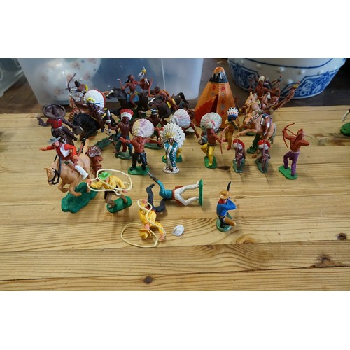 1039 - A Collection of Plastic Britains & other Plastic Figures to include Cowboys & Indians, Knights on Ho... 