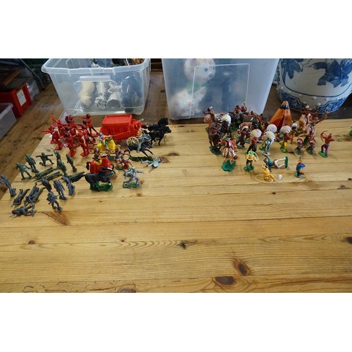 1039 - A Collection of Plastic Britains & other Plastic Figures to include Cowboys & Indians, Knights on Ho... 