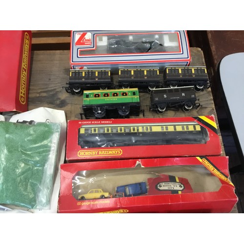 1127 - A Collection of OO Gauge model Railway to include 3 x Locomotives, 10 x Wagons, 6 x Coaches, Tunnel,... 