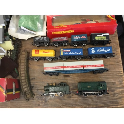 1127 - A Collection of OO Gauge model Railway to include 3 x Locomotives, 10 x Wagons, 6 x Coaches, Tunnel,... 