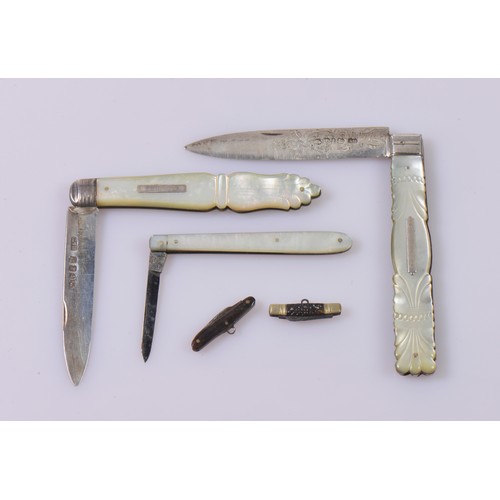 20 - Two Early Victorian Mother of Pearl handled & bladed Fruit Knives, two Watch Fob Penknives & a Quill... 