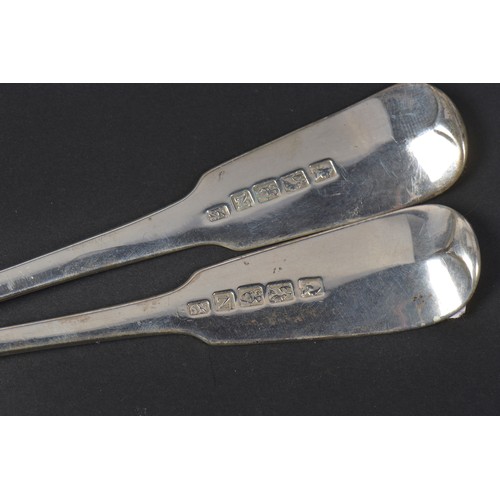 29 - A Pair of Irish Fiddle Pattern Silver Table Spoons. Maker's mark S N, crested Lion on Rope of Dignit... 