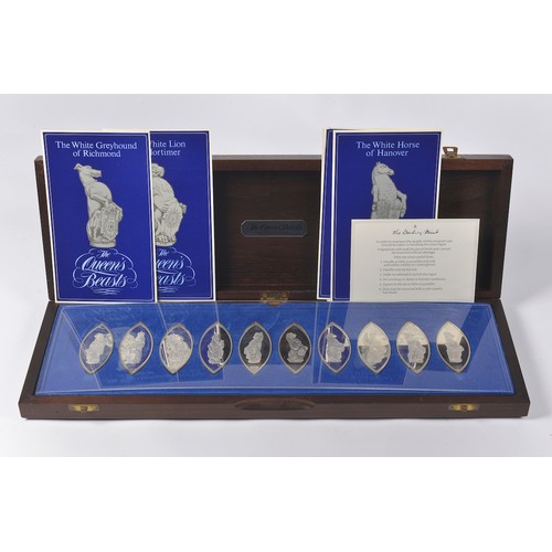 32 - A Boxed Danbury Mint set of 10 