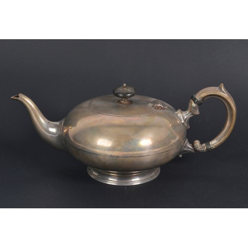 48 - A Silver Melon shaped Tea Pot with a London hallmark P, maker S H Limited. Weighing: 670 grams.