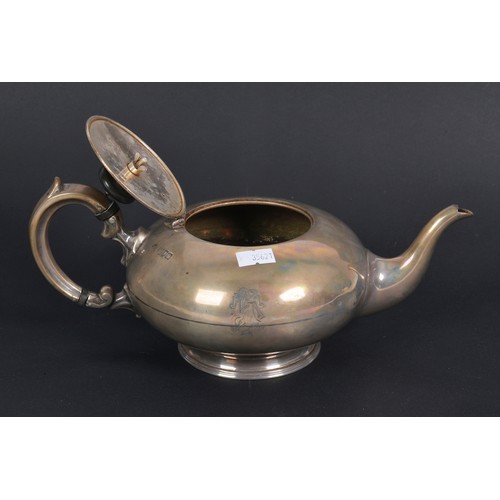 48 - A Silver Melon shaped Tea Pot with a London hallmark P, maker S H Limited. Weighing: 670 grams.