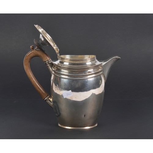 50 - A Geirgian Silver Coffee Pot with Wooden Handle. Weighing: 544 grams. (Gross).