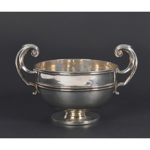 56 - A Silver Two Handled Sugar Bowl. Weighing: 137 grams.