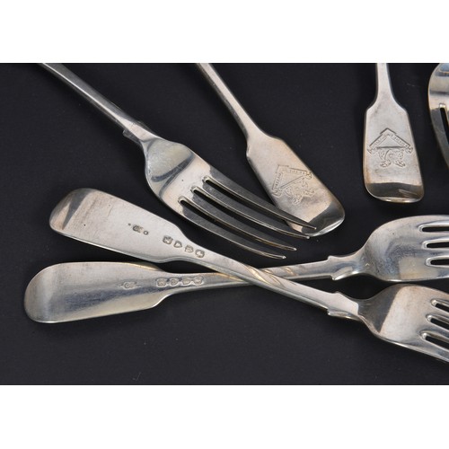 65 - A Set of 11 George Adams Silver Fiddle pattern Table Forks with a family crest. Weighing: 782 grams.