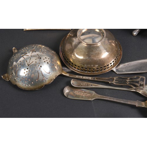 70 - A Silver Tea Strainer, two Silver Bon Bon Dishes, a Tot Cup, etc. Weighing 99 grams.