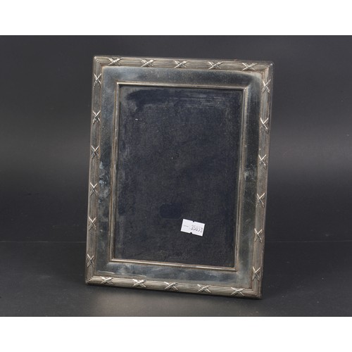 78 - A 925 marked Silver Ribbon & Thread edged Photo Frame for a 12cms x 17cms Photograph.