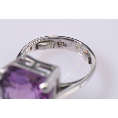 140 - A Ladies 9ct White Gold Ring set with a Large Amethyst. Size: M.