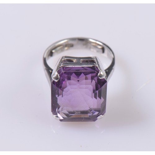 140 - A Ladies 9ct White Gold Ring set with a Large Amethyst. Size: M.