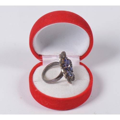 185 - A Large Silver Cocktail Ring. Size: M/N.