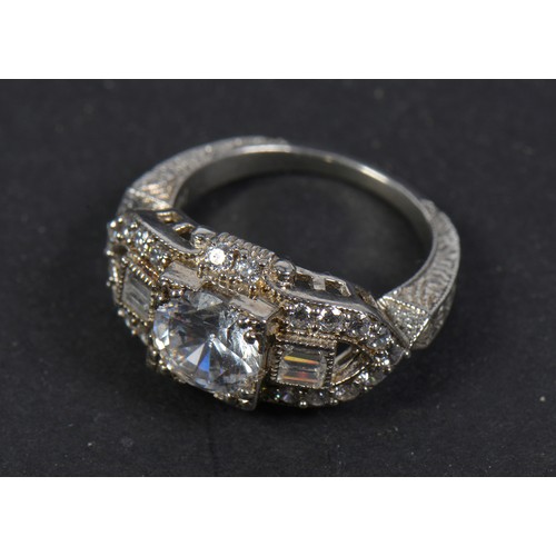 187 - A 14ct White Gold Art Deco style Ring. Size: L/M. Weighing: 5 Grams.