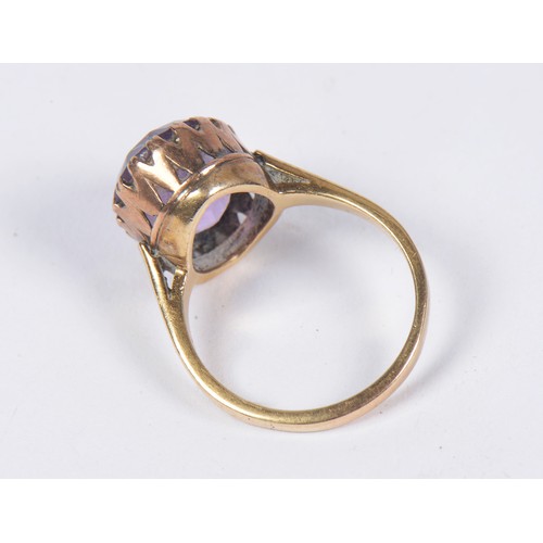 223 - A Ladies 14ct Gold Amethyst mounted Dress Ring. Size: P. Weighing: 5 .4 grams. (Gross).