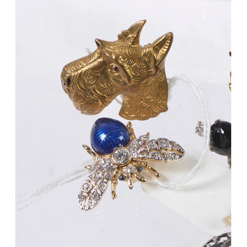 236 - A Collection of Costume Jewellery to include a Scottie Dog Pin, 1950s Brooch, 1950s Jewellery, an Ar... 