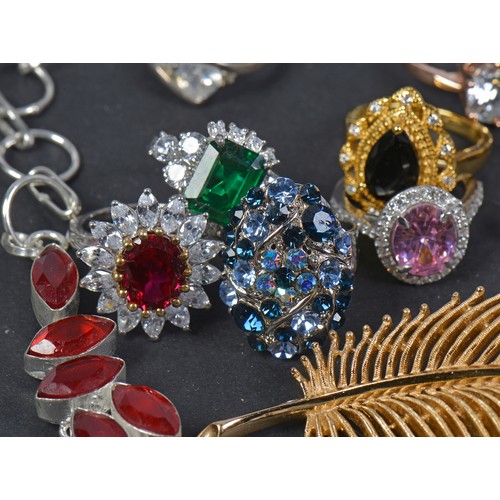 240 - A Collection of Costume Jewellery to include 15 Rings, 2 Necklaces, a Brooch & a Pair of Cufflinks.