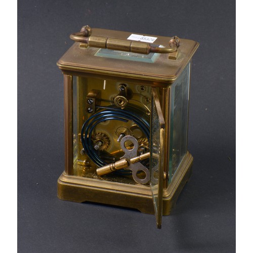 343 - A Brass cased Four Plate Carriage Clock with enamelled Face & Striking movement & Key. Measuring: 12... 