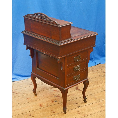 582 - A Victorian Davenport design Ladies Writing Desk with a sliding top fitted on a Base with three draw... 