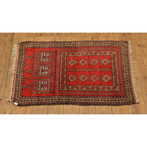 685 - A Red Ground Eight Star Cream Z & diagonal patterned Prayer Mat. Measuring: 125cms x 80cms.